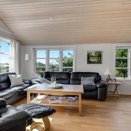 Engelbertine - 210m To The Fjord By Interhome *